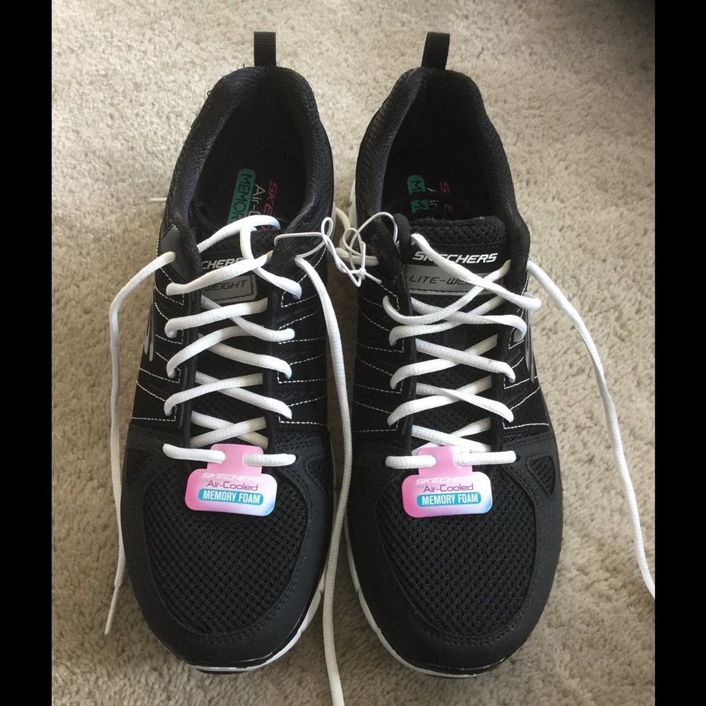New Women's Skechers size 10
